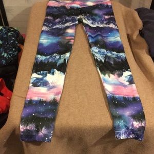 Mountain & starry night patterned leggings size M